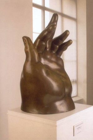Obra: Mano 1998, Acuarela y lápiz sobre tela. Donación 2000
